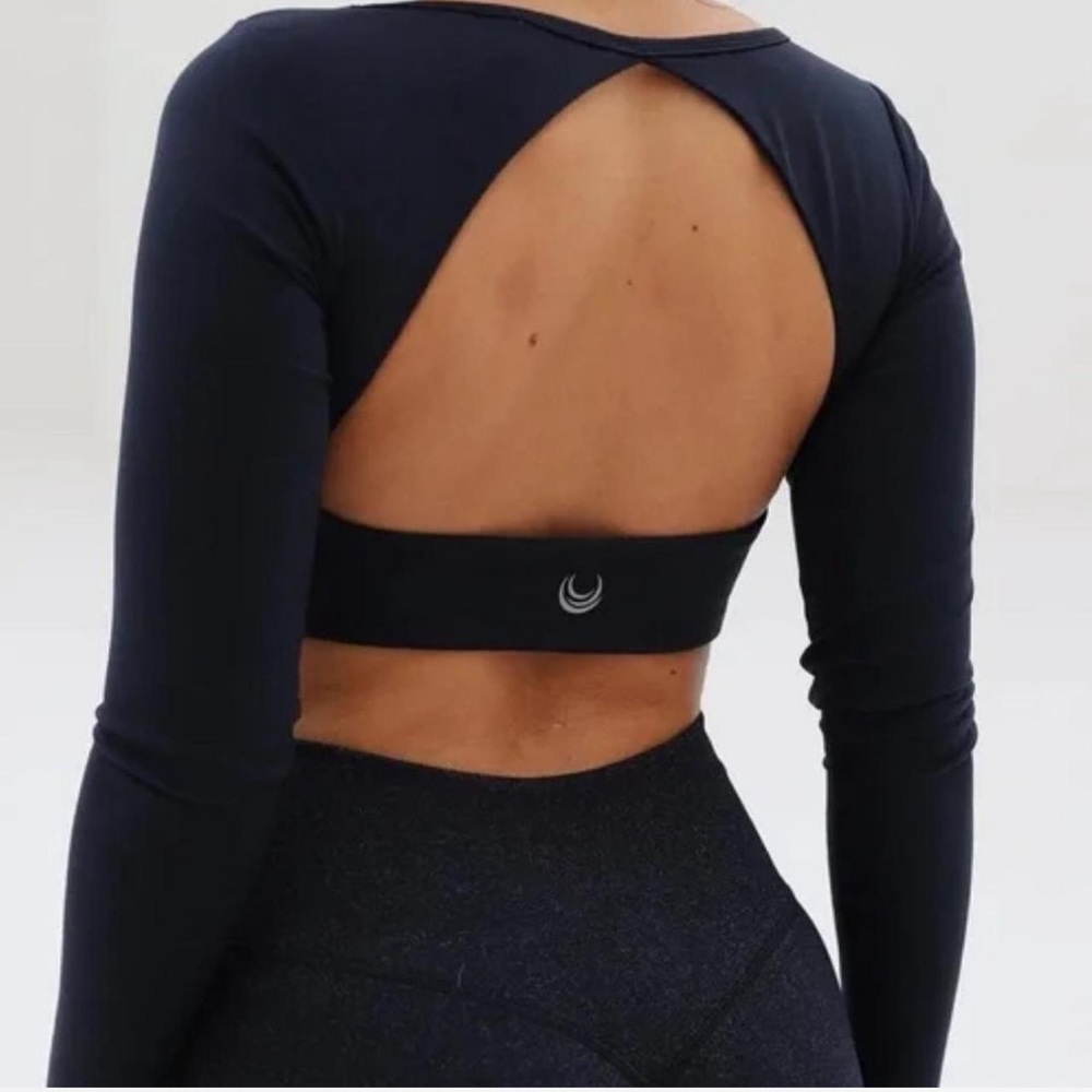 Size XS- Lazuli Label open back long sleeve crop top- black